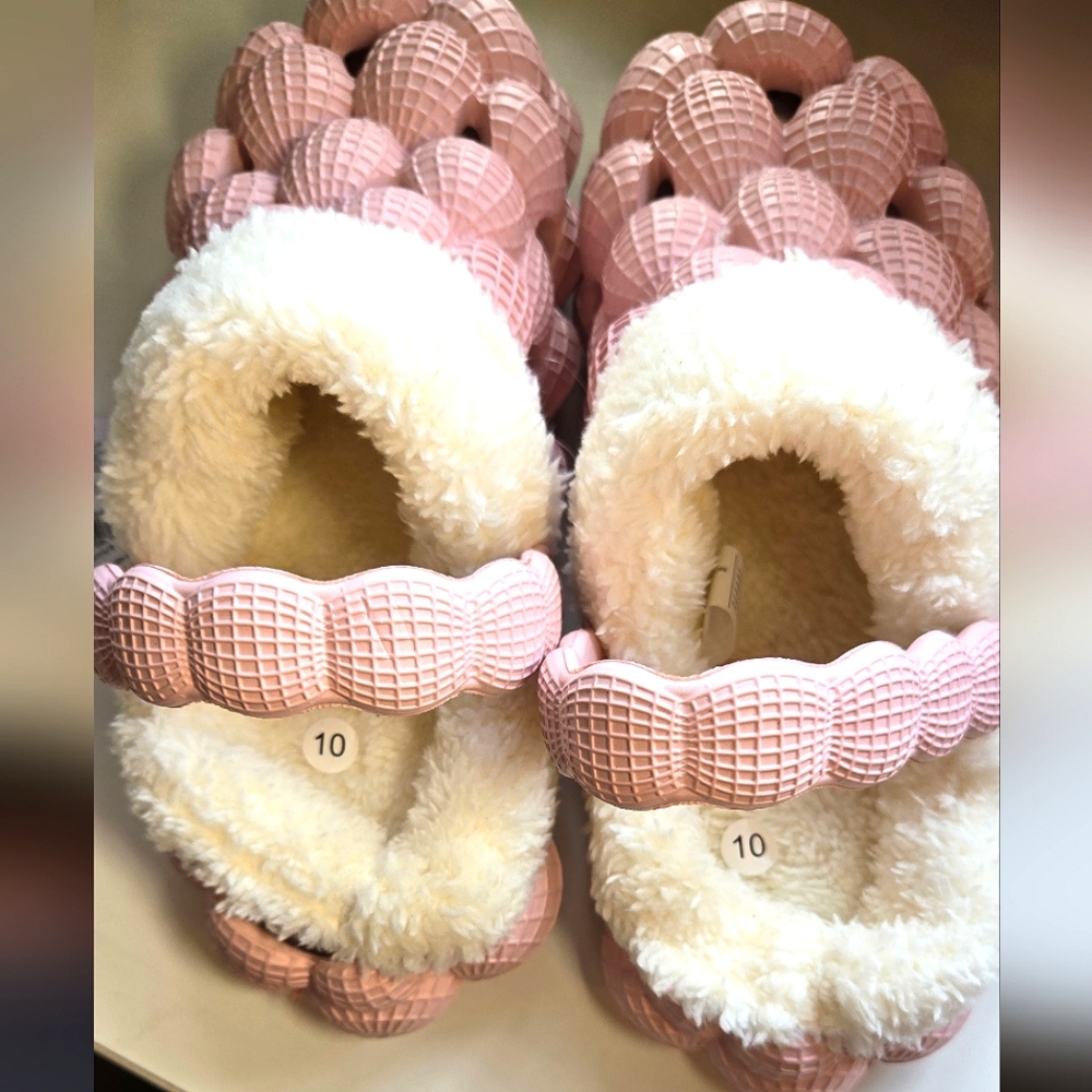 Royal Deluxe Accessories Women's Bubble Clogs with Fur Size 10